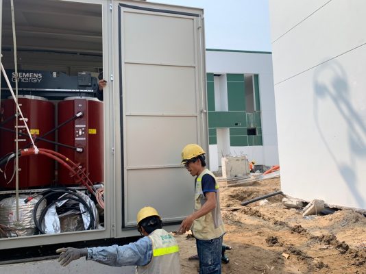 Ngăn máy biến áp khô trong vỏ trạm kios và khu vực thi công phía trước — ảnh tư liệu QuangAnhcons