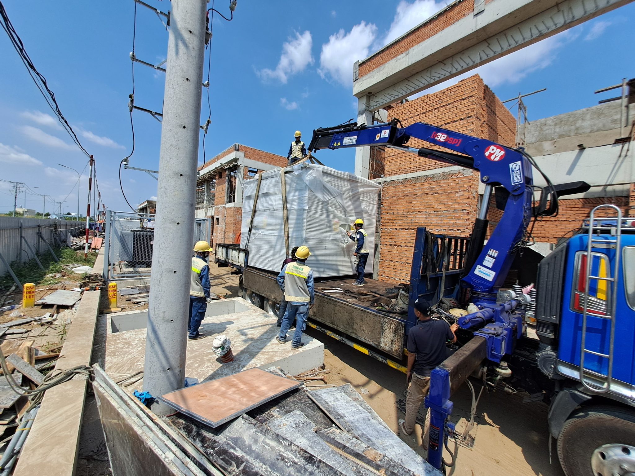 Hệ thống điện hiện đại với tích hợp năng lượng gió và mặt trời