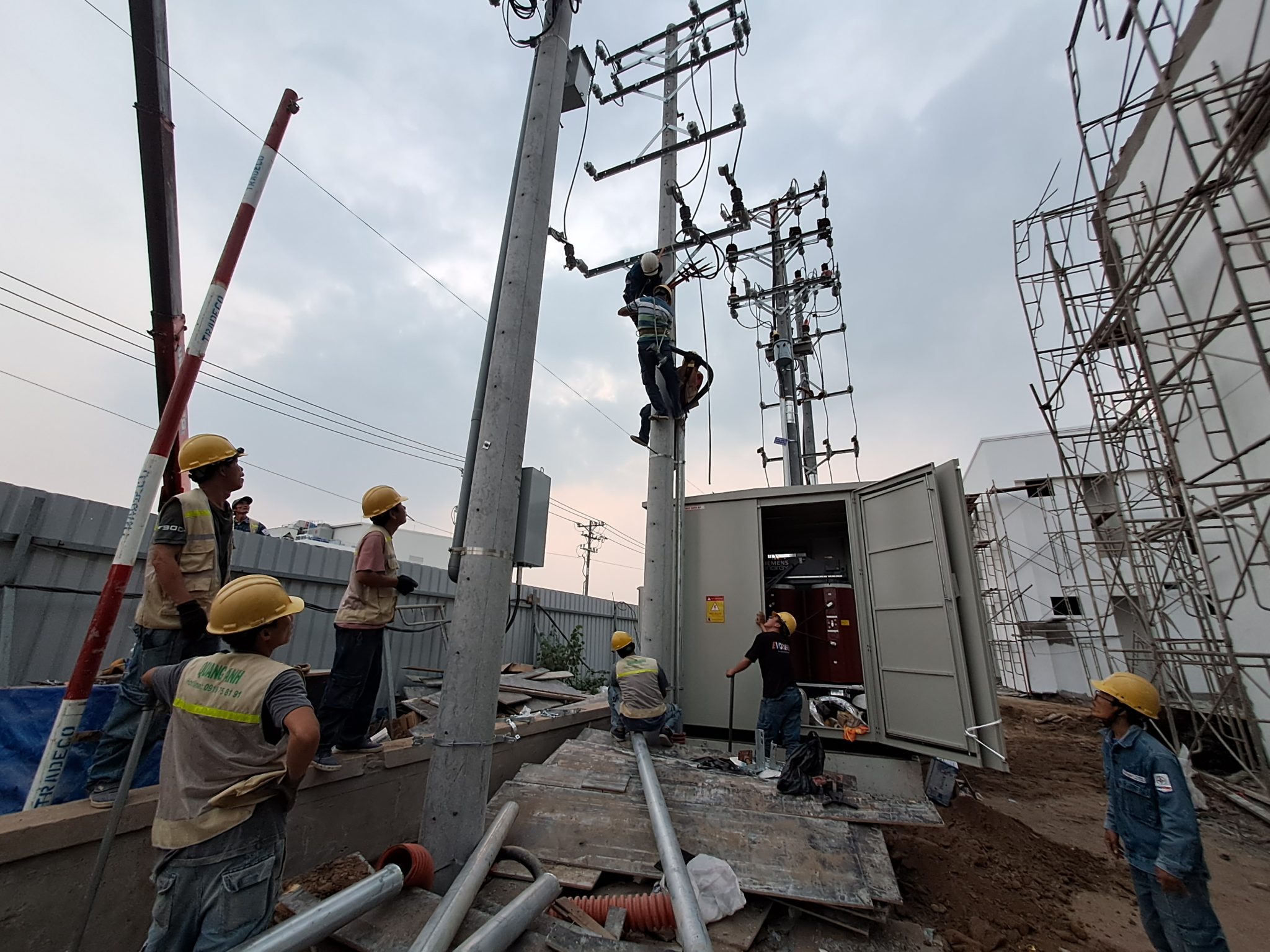 Giấy tờ để xin chứng nhận quyền sử dụng đất cho trạm sạc Quy trình xin giấy chứng nhận quyền sử dụng đất cho trạm sạc.