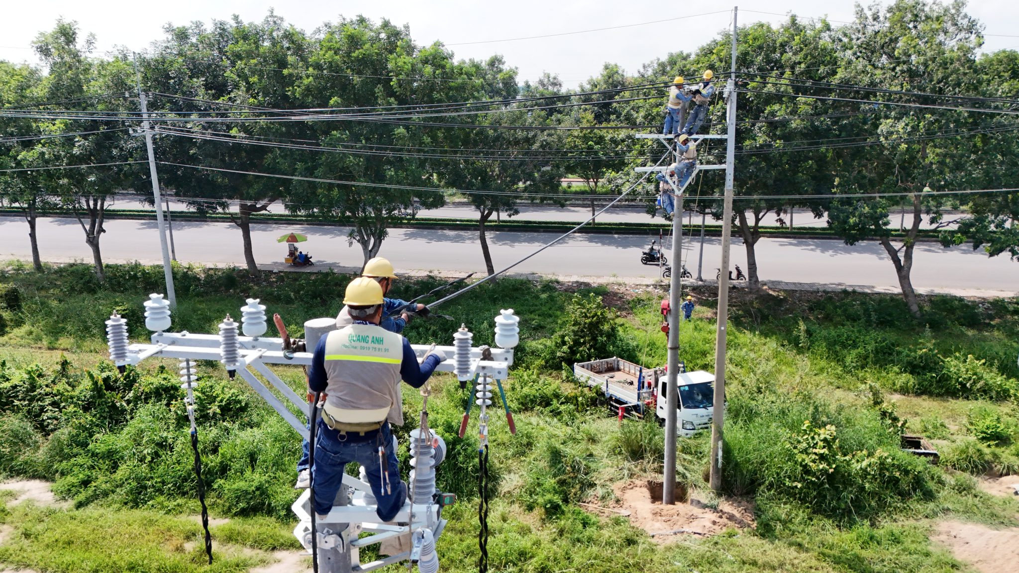 Dịch vụ chính của Quanganhcons trong mảng thi công điện.