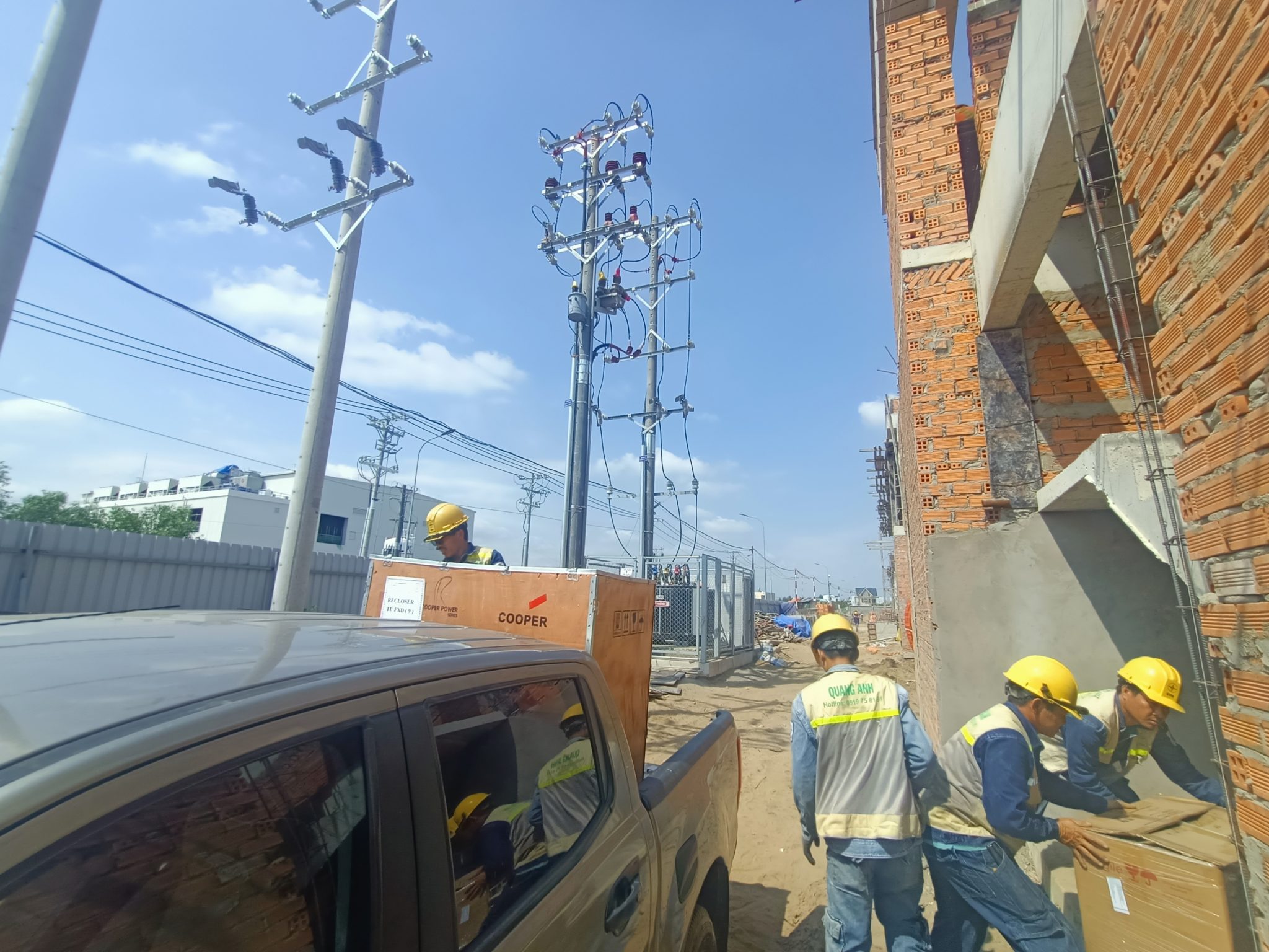 Kết nối hệ thống điện và cấp thoát nước.