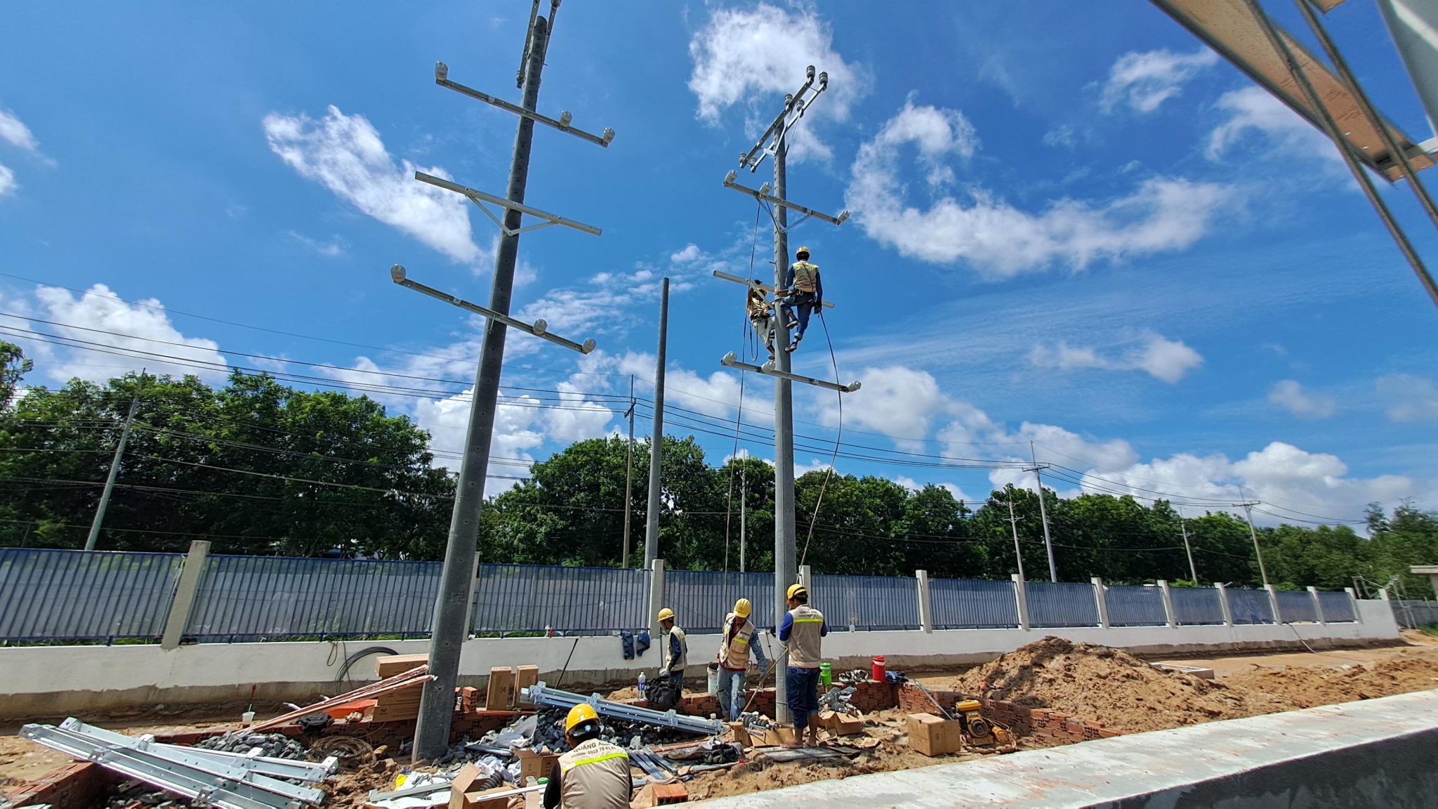 Hệ thống điện công nghiệp Thiết bị điện công nghiệp và hệ thống bảo vệ