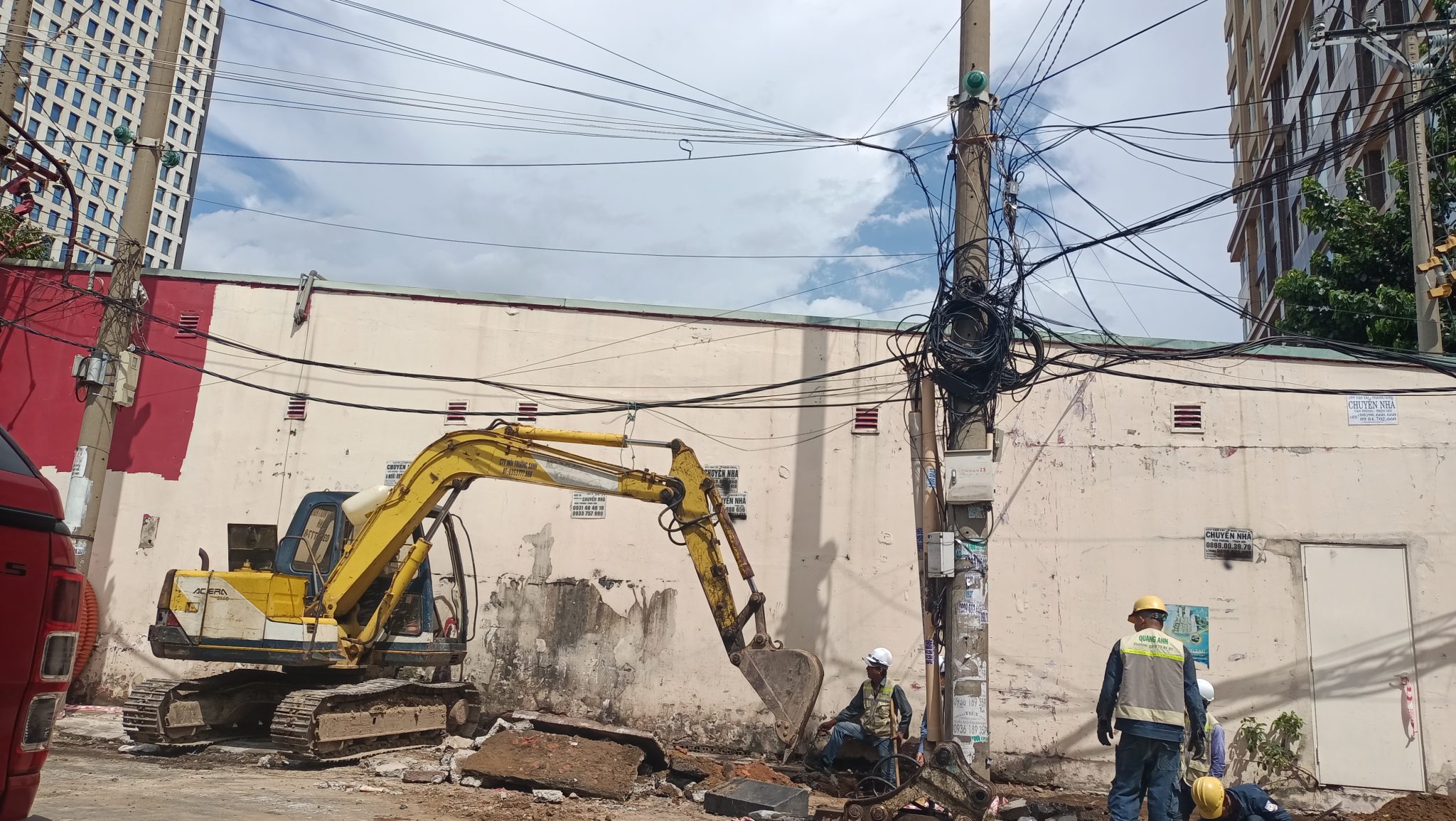 Chất lượng và an toàn QuangAnhcons Kỹ sư QuangAnhcons thực hiện kiểm định an toàn tại dự án.