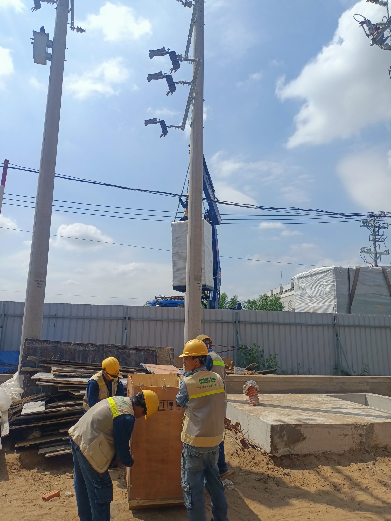 Giải pháp năng lượng mới Hệ thống năng lượng mặt trời và điểm sạc xe điện
