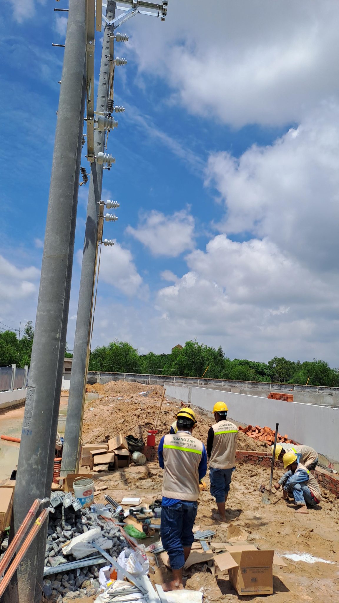 Advanced Transformer Station by QuangAnhcons Trạm biến áp hiện đại lắp bởi QuangAnhcons, sử dụng công nghệ tiên tiến.