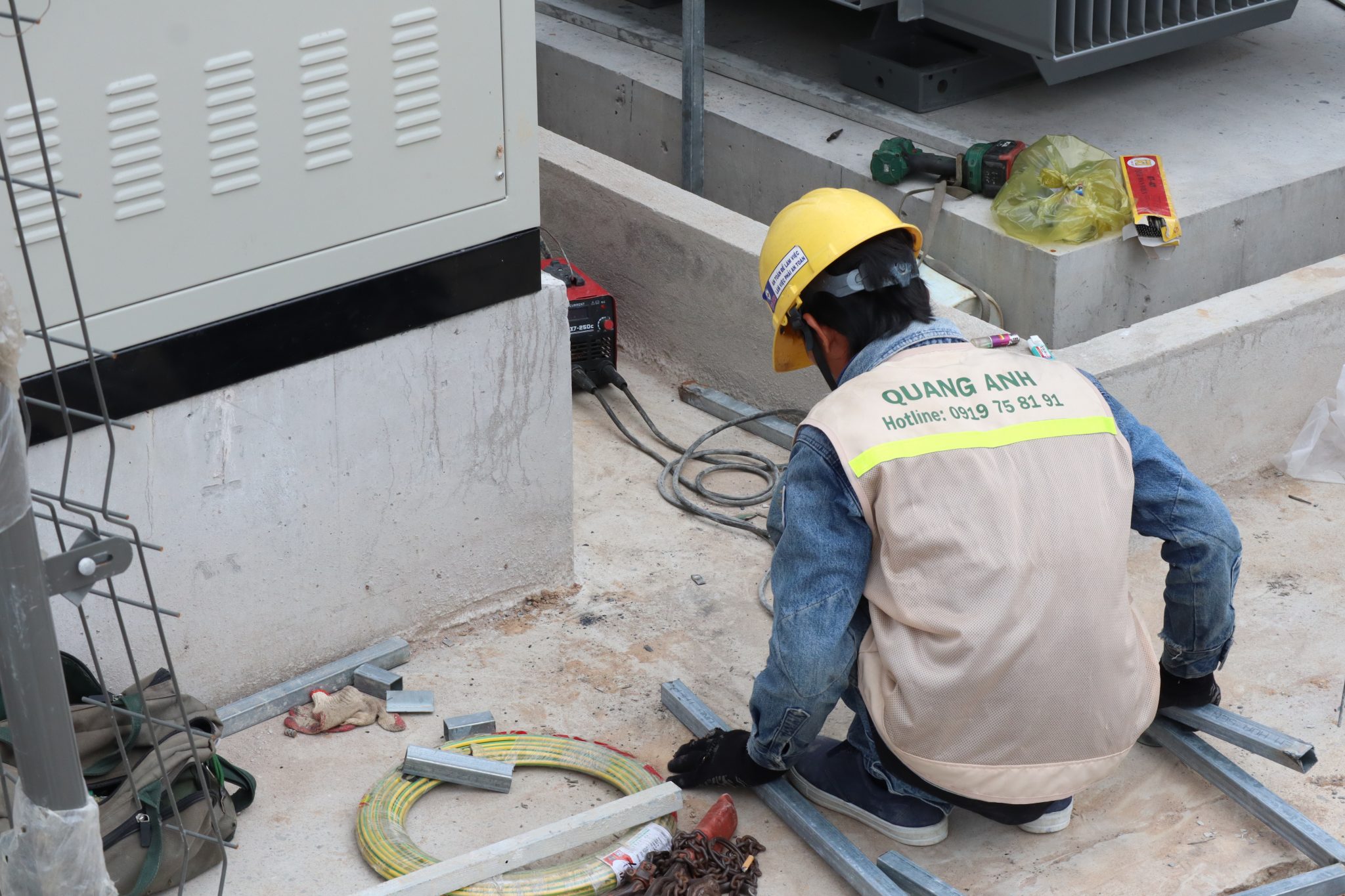 Xây dựng hạ tầng xe điện bởi QuangAnhcons.