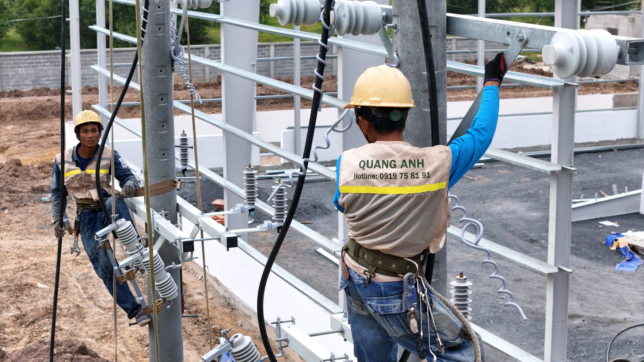 Quá trình xây dựng trạm biến áp Vĩnh Long Hình ảnh thi công của trạm biến áp tại Vĩnh Long.