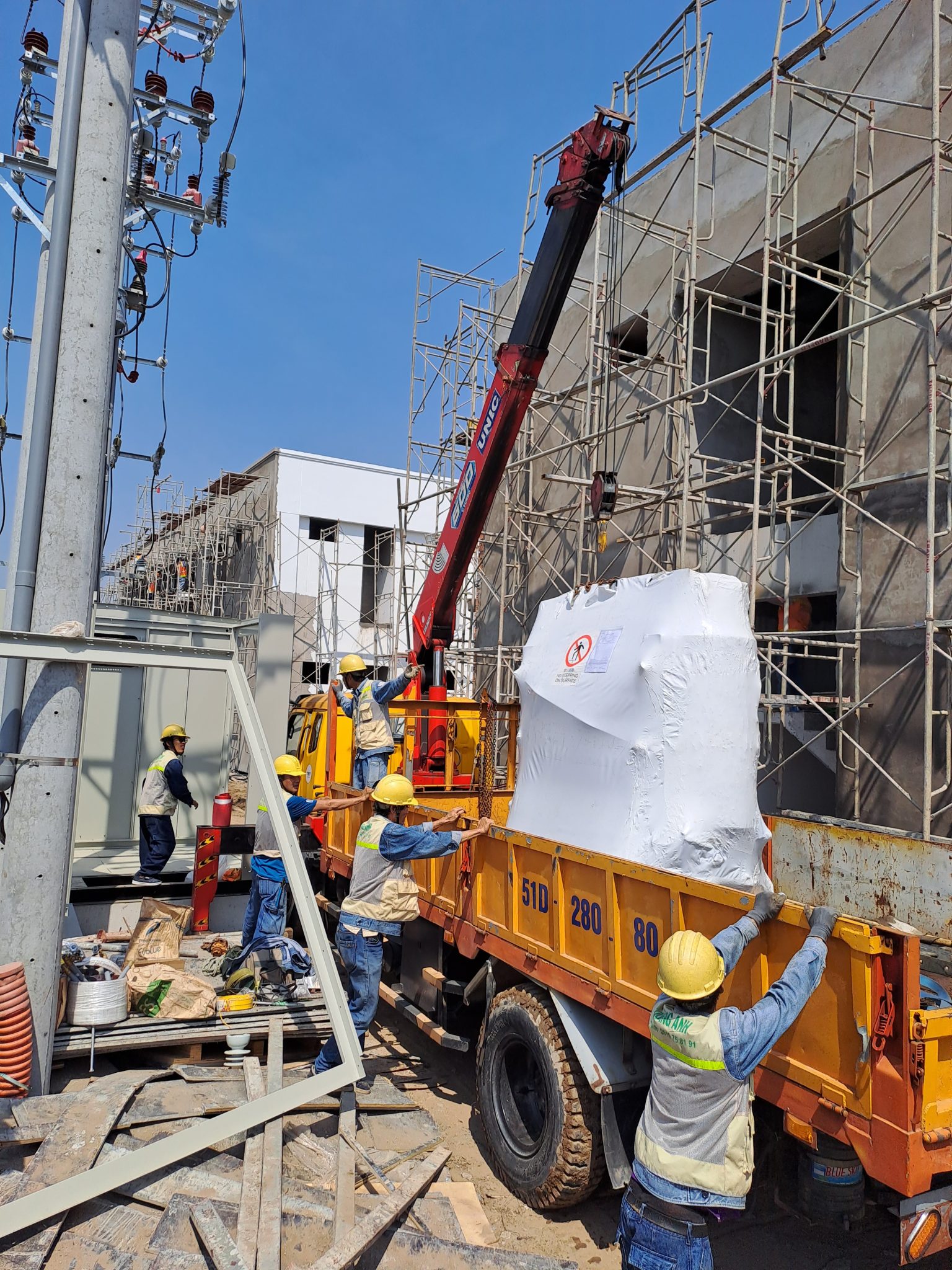 Lợi ích của việc cải tiến hệ thống điện Hệ thống điện nhà máy hiện đại và tối ưu.