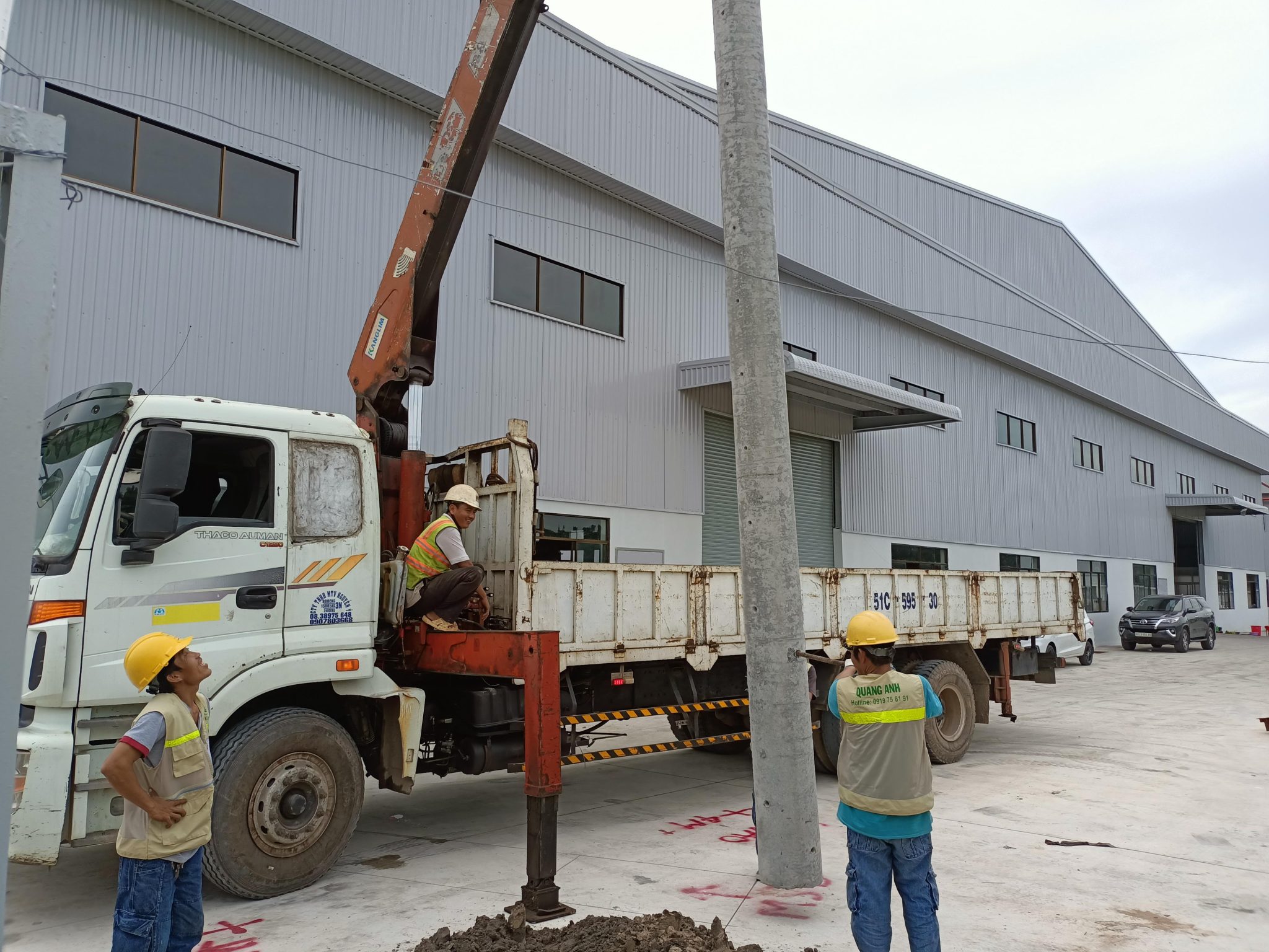 Cam kết và quản lý dự án hiệu quả Giám sát viên kiểm tra dự án điện.