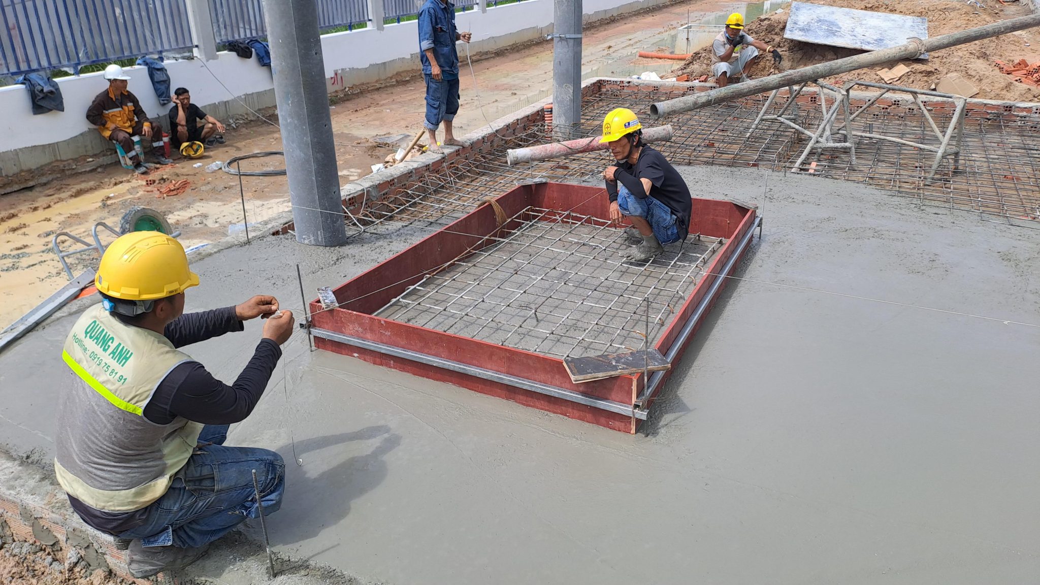 Thi công điện mặt trời cùng QuangAnhcons. Lắp đặt hệ thống điện năng lượng mặt trời.