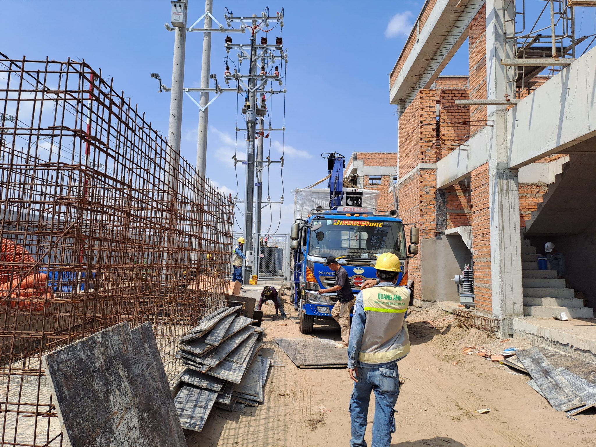 Hệ thống năng lượng mặt trời triển khai bởi QuangAnhcons.