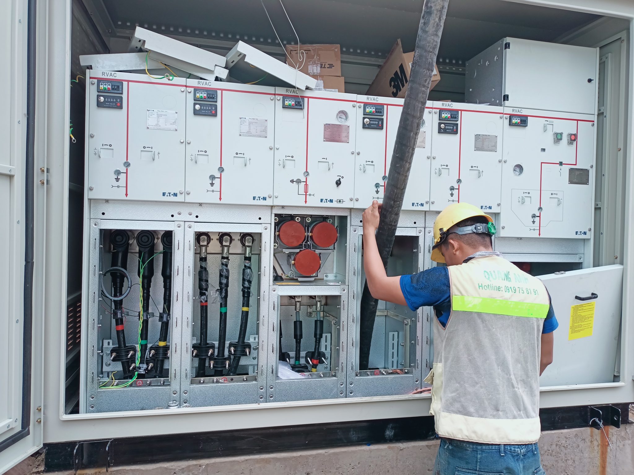 Lợi ích của hệ thống điện sau cải tạo Hệ thống điện công nghiệp đạt tiêu chuẩn an toàn cao.
