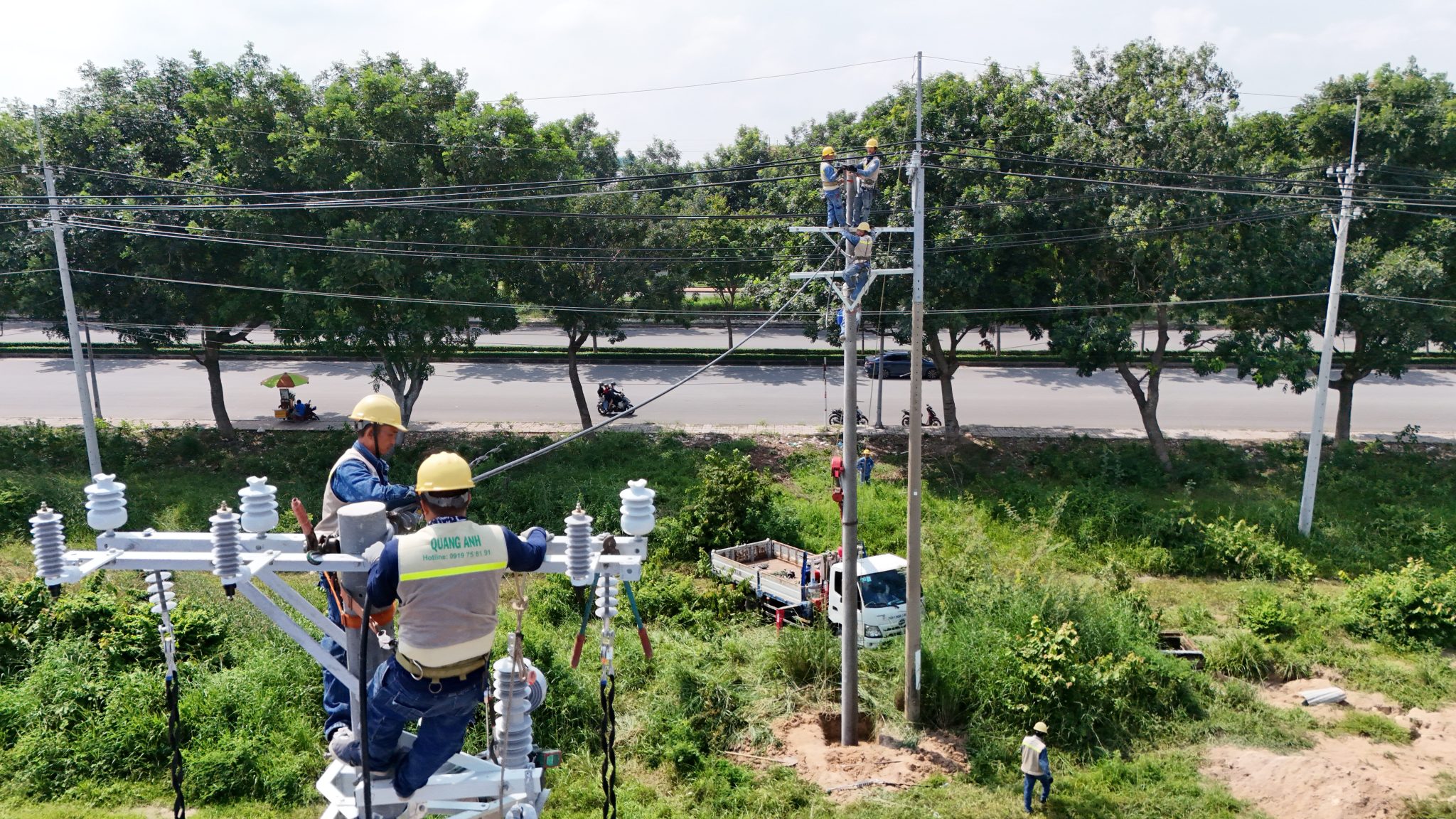 Trạm sạc xe điện 150kW tổng quan Hình ảnh trạm sạc xe điện 150kW với nhiều trụ sạc.