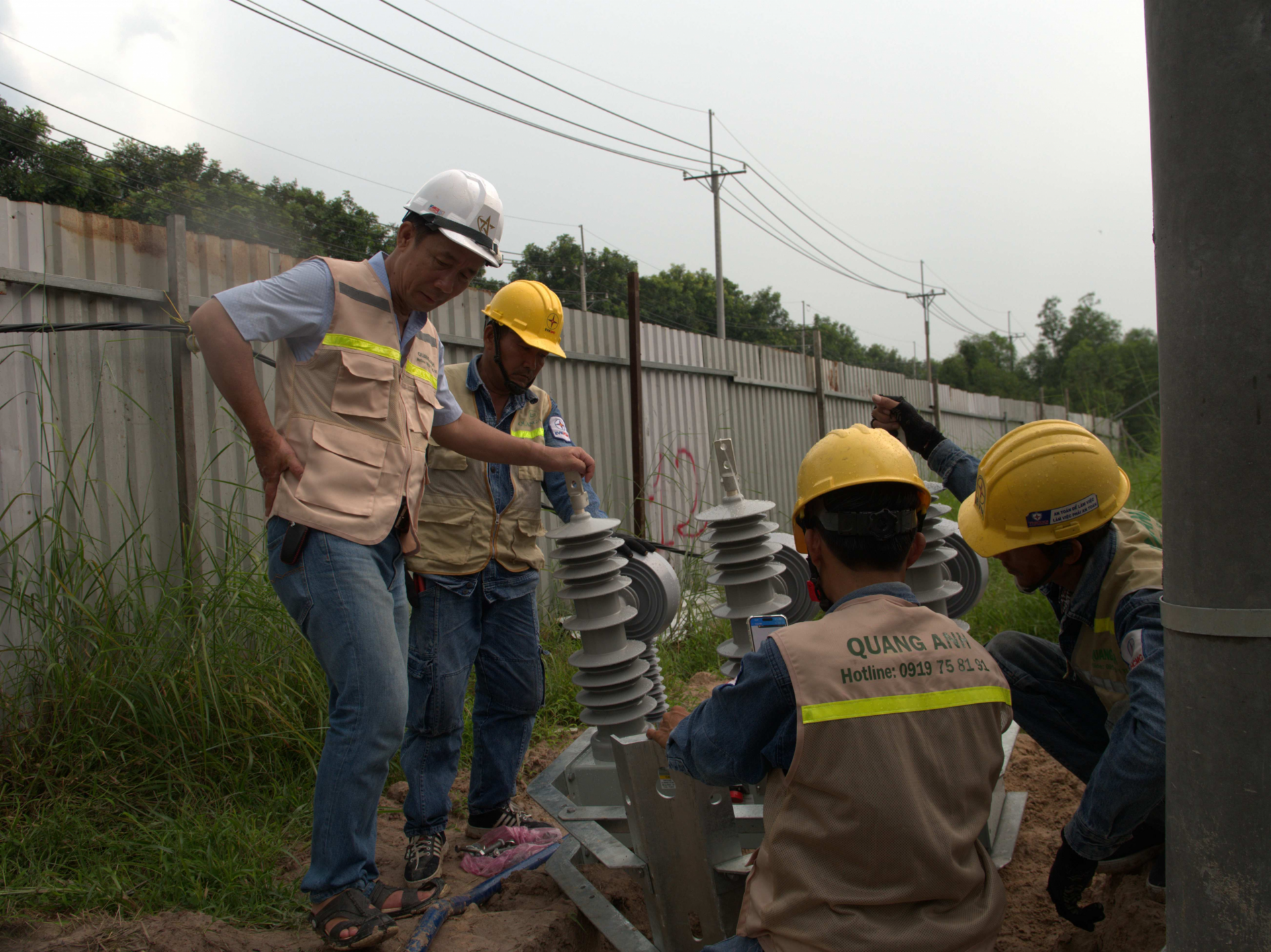 Công tắc ngắt nguồn điện khẩn cấp.